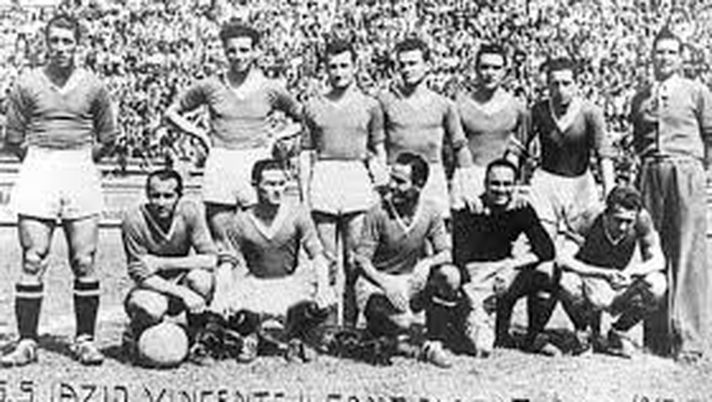 1944, Roma, si giocava lo stesso il derby di calcio.... 