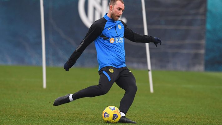 COMO, ITALY - DECEMBER 21:  Christian Eriksen of FC Internazionale in action during a training session at Appiano Gentile on December 21, 2020 in Como, Italy.  (Photo by Claudio Villa - Inter/Inter via Getty Images) 
