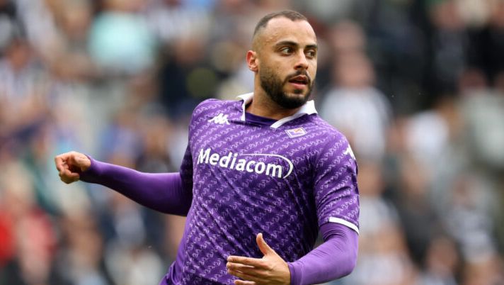 NEWCASTLE UPON TYNE, ENGLAND - AUGUST 05: Arthur Cabral of ACF Fiorentina looks on during the Sela Cup match between ACF Fiorentina and Newcastle United at St James' Park on August 05, 2023 in Newcastle upon Tyne, England. (Photo by George Wood/Getty Images) FLASH – Cabral pronto a lasciare la Fiorentina: è fatta per l’addio, accordo a 20 milioni più bonus - immagine 1