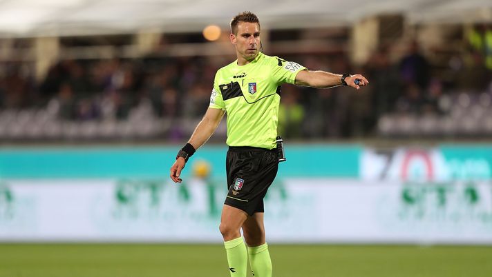 FLORENCE, ITALY - APRIL 29: Francesco Fourneau referee reacts during the Serie A match between ACF Fiorentina and US Sassuolo at Stadio Artemio Franchi on April 29, 2019 in Florence, Italy.  (Photo by Gabriele Maltinti/Getty Images) 