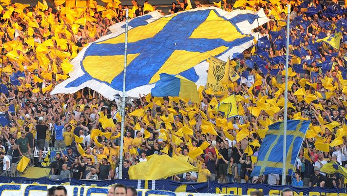 MODENA, ITALY: Fans of Modena at Alberto Braglia Stadium in Modena, Italy. (Photo by Giuseppe Bellini/Getty Images) Inversione derby: il Sassuolo sul campo del Modena, con il Var e la diretta tv - immagine 1