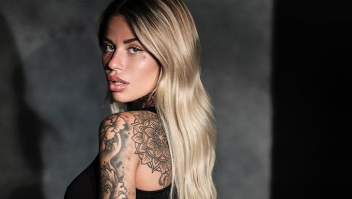 Zoe Cristofoli bacchetta la Hunziker: “Non ve lo ordina mica il dottore di postare”  Zoe Cristofoli bacchetta la Hunziker: “Non ve lo ordina mica il dottore di postare” - immagine 1