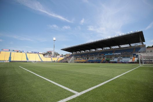 PARMA, ITALY - MAY 09: Aa general view of the Stadio Ennio Tardini before the Serie A match between Parma Calcio and Atalanta BC at Stadio Ennio Tardini on May 09, 2021 in Parma, Italy. Sporting stadiums around Italy remain under strict restrictions due to the Coronavirus Pandemic as Government social distancing laws prohibit fans inside venues resulting in games being played behind closed doors. (Photo by Emilio Andreoli/Getty Images) PARMA, ITALY - MAY 09: Aa general view of the Stadio Ennio Tardini before the Serie A match between Parma Calcio and Atalanta BC at Stadio Ennio Tardini on May 09, 2021 in Parma, Italy. Sporting stadiums around Italy remain under strict restrictions due to the Coronavirus Pandemic as Government social distancing laws prohibit fans inside venues resulting in games being played behind closed doors. (Photo by Emilio Andreoli/Getty Images)