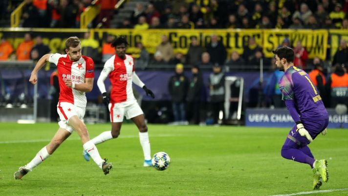 DORTMUND, GERMANY - DECEMBER 10: Tomas Soucek of Slavia Praha scores his team's first goal  during the UEFA Champions League group F match between Borussia Dortmund and Slavia Praha at Signal Iduna Park on December 10, 2019 in Dortmund, Germany. (Photo by Lars Baron/Getty Images) 