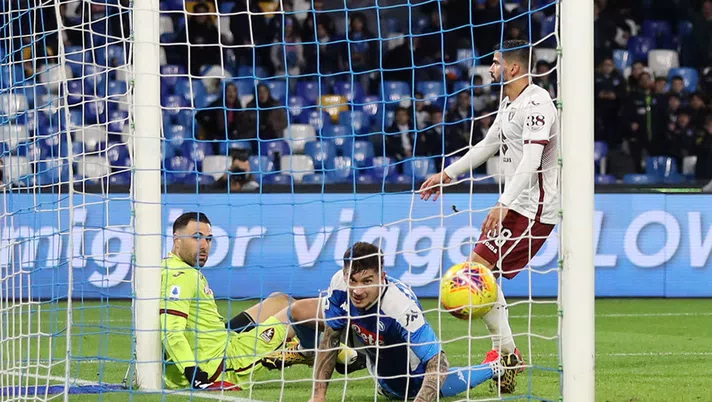 NAPLES, ITALY - FEBRUARY 29: Giovanni Di Lorenzo of SSC Napoli scores the 2-0 goal during the Serie A match between SSC Napoli and  Torino FC at Stadio San Paolo on February 29, 2020 in Naples, Italy. (Photo by Francesco Pecoraro/Getty Images)