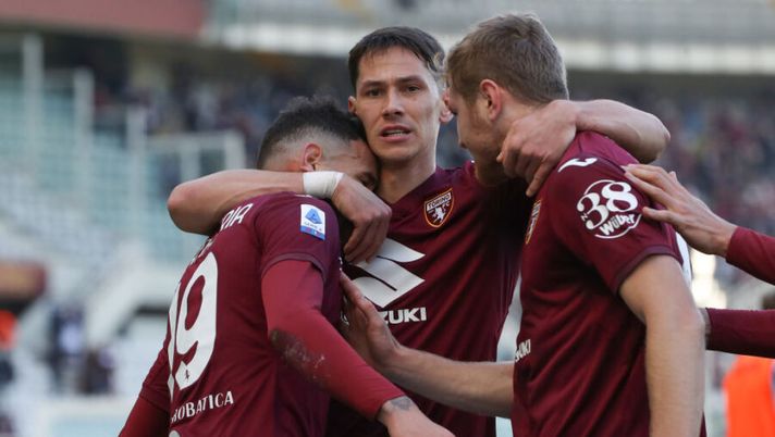 TURIN, ITALY - DECEMBER 12: Antonio Sanabria of Torino FC celebrates with team mates Sasa Lukic and Tommaso Pobega after scoring to give the side a 1-0 lead during the Serie A match between Torino FC and Bologna FC at Stadio Olimpico di Torino on December 12, 2021 in Turin, Italy. (Photo by Jonathan Moscrop/Getty Images) Tutti i convocati LIVE: Barak e Veloso out, la decisione su Lukic! È tornato Lozano - immagine 1