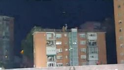 VIDEO / Valverde calcia fuori dallo stadio e centra un balcone