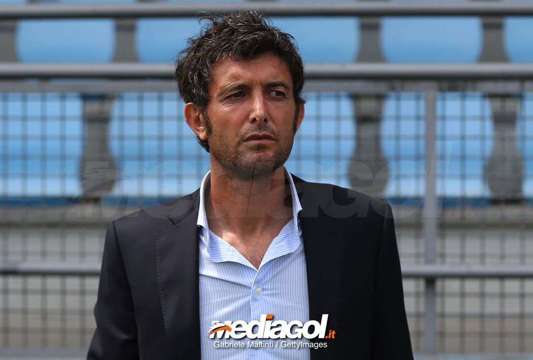  FLORENCE, ITALY - MAY 16: Giacomo Gattuso manager of Novara U19 looks on during the SuperCoppa primavera 2 match between Novara U19 and US Citta di Palermo U19 at Centro Tecnico Federale di Coverciano on May 16, 2018 in Florence, Italy.  (Photo by Gabriele Maltinti/Getty Images) 