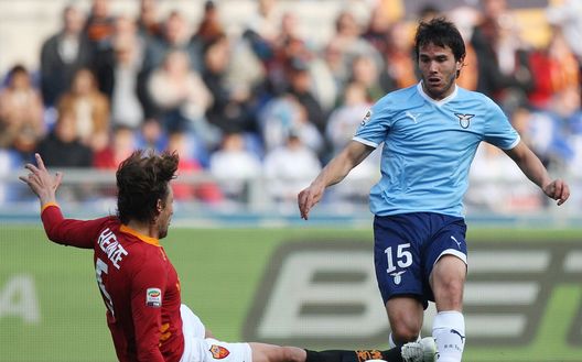 Heinze in un derby con la Lazio del 4 marzo 2012 (Photo by Paolo Bruno/Getty Images) Heinze in un derby con la Lazio del 4 marzo 2012 (Photo by Paolo Bruno/Getty Images)