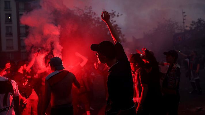 Vittoria PSG, notte di disordini e follia a Parigi: 216 arresti, morti due giovani - immagine 1