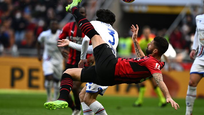 MILAN, ITALY - FEBRUARY 13: Olivier Giroud of AC Milan in action during the Serie A match between AC Milan and UC Sampdoria at Stadio Giuseppe Meazza on February 13, 2022 in Milan, Italy. (Photo by Claudio Villa/AC Milan via Getty Images)