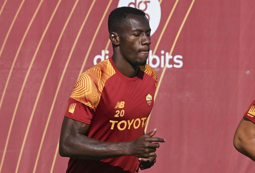 Trigoria, ripresa in vista del Betis: Karsdorp con il gruppo – FOTO GALLERY - immagine 17