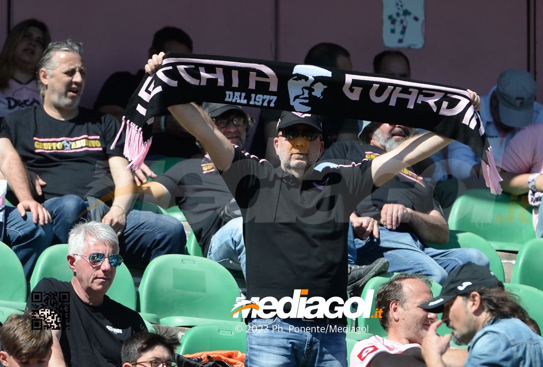 FOTOTIFO Palermo-Spal 2-1, gli scatti ai tifosi al “Renzo Barbera” (GALLERY) - immagine 23