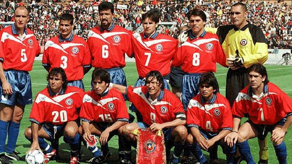 Villarroel in maglia numero 15 Villarroel, in campo ai Mondiali nel ’98 contro il Brasile: oggi fa l’autista per Uber…- immagine 2