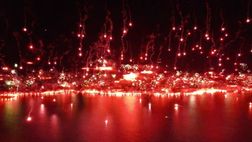 Croazia, 250 razzi per il compleanno a Sebenico: città completamente illuminata