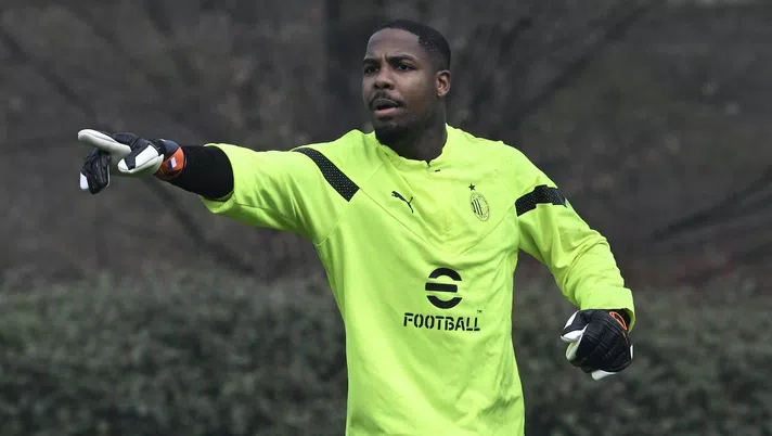 Mike Maignan AC Milan allenamento Milanello