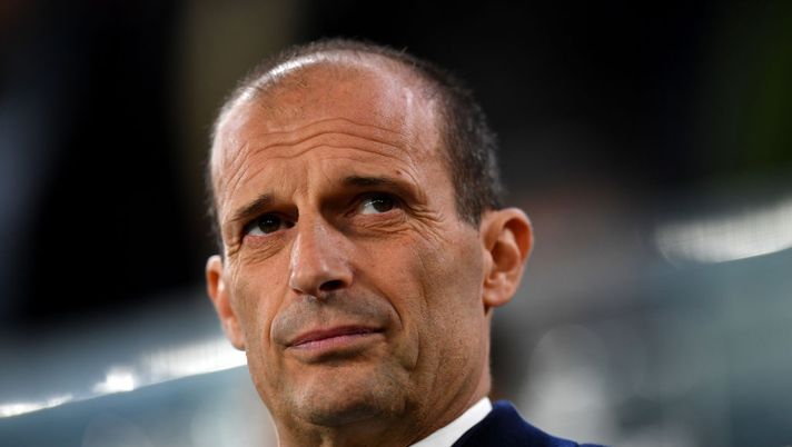 TURIN, ITALY - NOVEMBER 02: Massimiliano Allegri, Head Coach of Juventus looks on prior to the UEFA Champions League Group H match between Juventus and Paris Saint-Germain at Juventus Stadium on November 02, 2022 in Turin, Italy. (Photo by Valerio Pennicino/Getty Images) Gazzetta: “Allegri trait d’union tra vecchia e nuova Juve: scelta fatta fino a fine stagione” - immagine 1