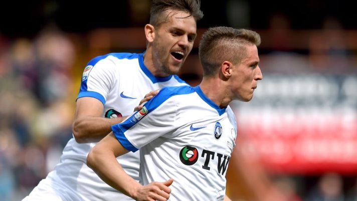 GENOA, ITALY - APRIL 02: Andrea Conti of Atalanta celebrates after scoring 0-1 during the Serie A match between Genoa CFC and Atalanta BC at Stadio Luigi Ferraris on April 2, 2017 in Genoa, Italy. (Photo by Paolo Rattini/Getty Images) Conti, occhio al fantacalcio: arriva una nuova offerta sul mercato - immagine 1