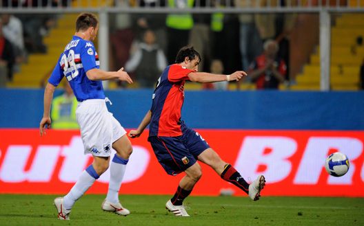 Diego Milito, Genoa, Daniele Gastaldello, Sampdoria (Getty Images) Diego Milito, Genoa, Daniele Gastaldello, Sampdoria (Getty Images)