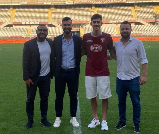 Stenio Zanetti con Ruggero Ludergnani e i suoi agenti Gilvan Costa e Fred Faria allo stadio Olimpico "Grande Torino" (foto tratta da Instagram) Stenio Zanetti con Ruggero Ludergnani e i suoi agenti Gilvan Costa e Fred Faria allo stadio Olimpico "Grande Torino" (foto tratta da Instagram)