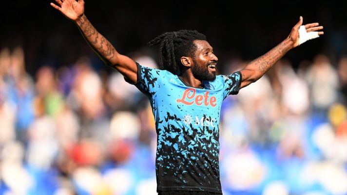 NAPLES, ITALY - OCTOBER 01: Andre Zambo Anguissa of SSC Napoli celebrates after scoring the second goal for his team during the Serie A match between SSC Napoli and Torino FC at Stadio Diego Armando Maradona on October 01, 2022 in Naples, Italy. (Photo by Francesco Pecoraro/Getty Images) Napoli, lavoro a parte sul campo per Anguissa: cosa filtra sul suo rientro - immagine 1