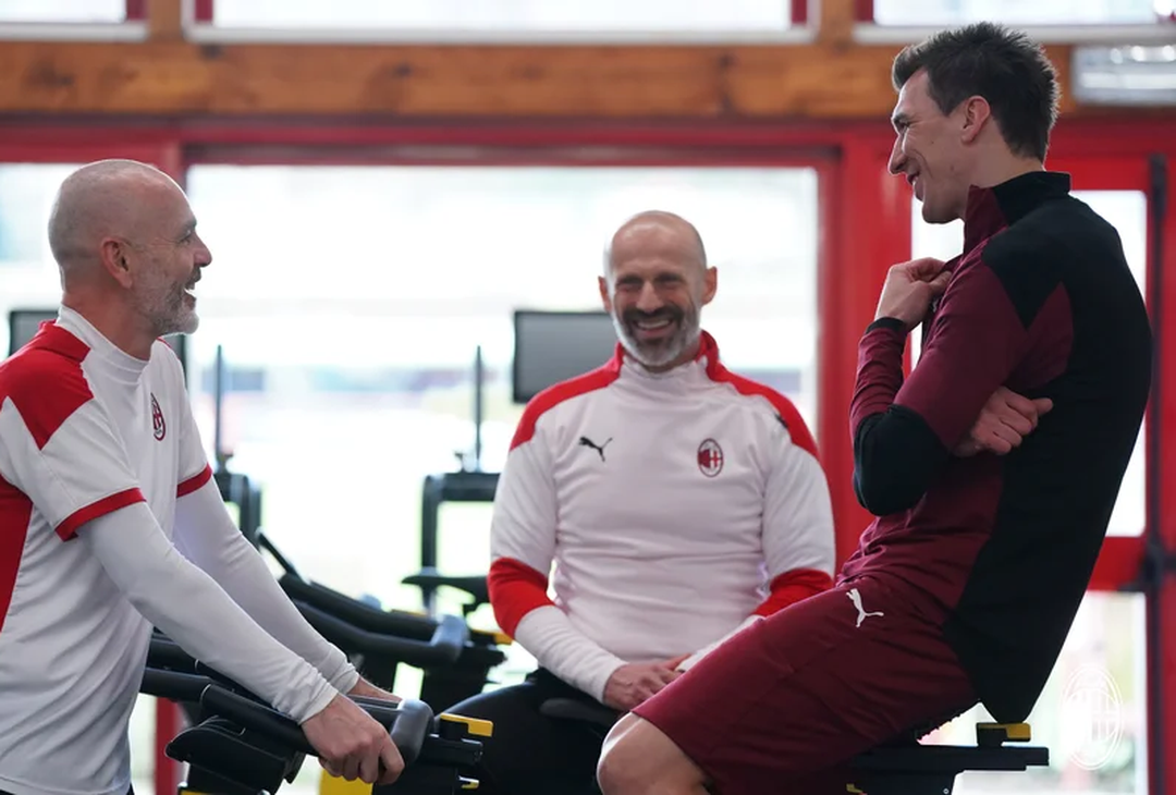  Mario Mandzukic, nuovo attaccante del Milan e Stefano Pioli| Calciomercato AC Milan News (acmilan.com) 