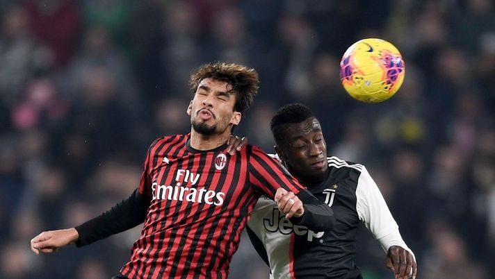 TURIN, ITALY - NOVEMBER 10: Blaise Matuidi of Juventus jumps for the ball against Lucas Paqueta of AC Milan during the Serie A match between Juventus and AC Milan at Allianz Stadium on November 10, 2019 i (Photo by Daniele Badolato - Juventus FC/Juventus FC via Getty Images) TURIN, ITALY - NOVEMBER 10: Blaise Matuidi of Juventus jumps for the ball against Lucas Paqueta of AC Milan during the Serie A match between Juventus and AC Milan at Allianz Stadium on November 10, 2019 i (Photo by Daniele Badolato - Juventus FC/Juventus FC via Getty Images)