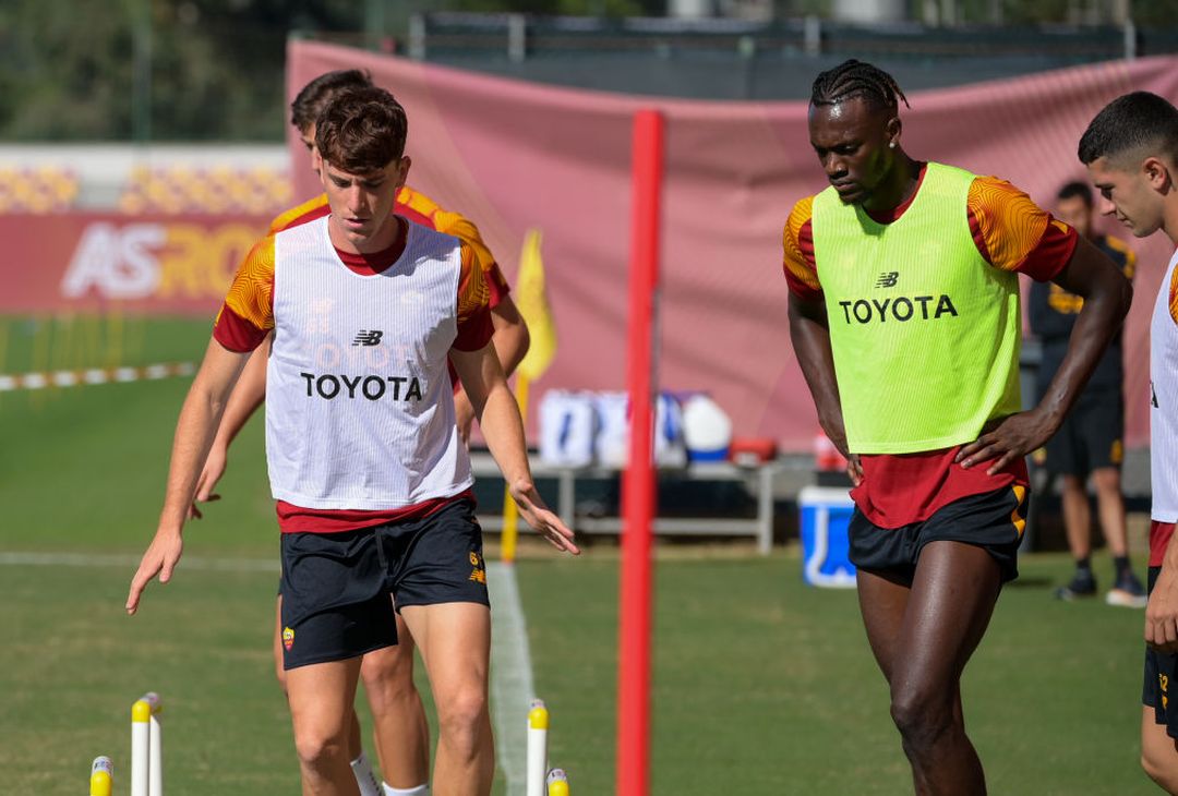 Mattinata di lavoro per la Roma in vista del Betis – FOTO GALLERY - immagine 13