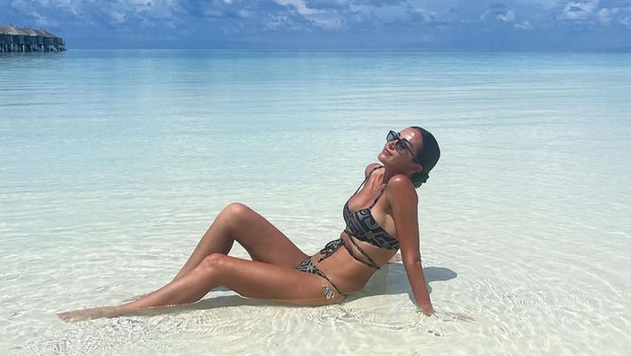 Giorgia Palmas, bikini mozzafiato alle Maldive: forma strepitosa, le immagini - immagine 1