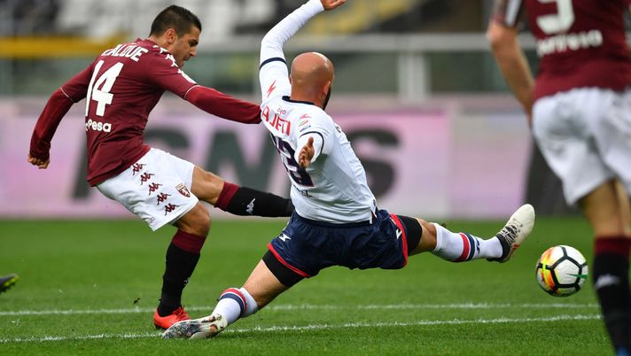 TURIN, ITALY - APRIL 04: Iago Falque of Torino FC scores a goal during the Serie A match between Torino FC and FC Crotone at Stadio Olimpico di Torino on April 4, 2018 in Turin, Italy. (Photo by Valerio Pennicino/Getty Images) TURIN, ITALY - APRIL 04: Iago Falque of Torino FC scores a goal during the Serie A match between Torino FC and FC Crotone at Stadio Olimpico di Torino on April 4, 2018 in Turin, Italy. (Photo by Valerio Pennicino/Getty Images)