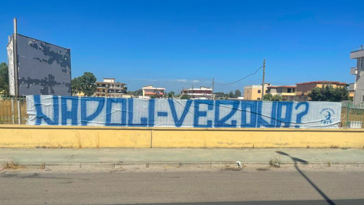 A Napoli non ci stanno, striscioni per il pari con il Verona 