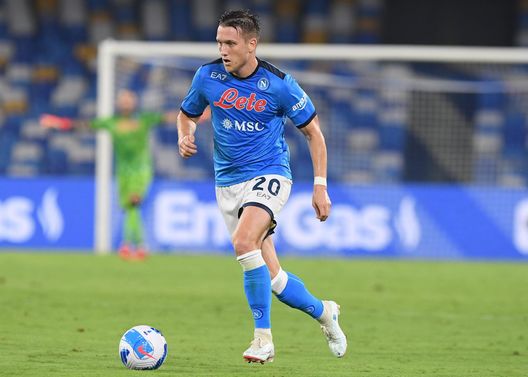 (Photo by SSC NAPOLI/SSC NAPOLI via Getty Images) Lazio, il ds Tare elogia Zielinski: “Giocatore fortissimo, non sa quanto è bravo”- immagine 2