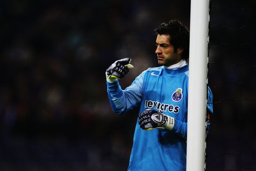 PORTO, PORTUGAL - FEBRUARY 23:  Vitor Baia of FC Porto in action during the UEFA Champions League knockout stage 1st leg match between Porto and Inter Milan, held at the Drago Stadium on February 23, 2005 in Porto, Portugal.  (Photo by Richard Heathcote/Getty Images) 