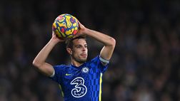 Chelsea, Nike non può produrre nuove maglie: sponsor visibili nonostante l’addio