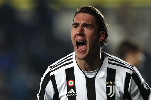 Dusan Vlahovic Juve, Vlahovic e la sua Signora: flirt con Carolina Stramare - immagine 1