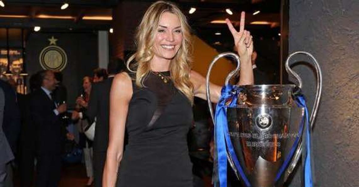 Inter, La Sexy Tifosa Elenoire Casalegno Si Spoglia E Mostra Il Suo ...