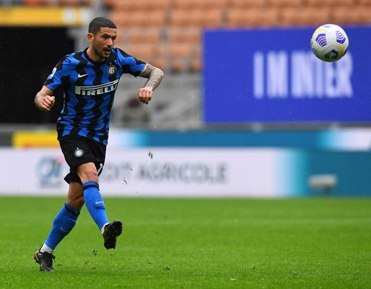 MILAN, ITALY - APRIL 11: Stefano Sensi of FC Internazionale in action during the Serie A match between FC Internazionale and Cagliari Calcio at Stadio Giuseppe Meazza on April 11, 2021 in Milan, Italy. Sporting stadiums around Italy remain under strict restrictions due to the Coronavirus Pandemic as Government social distancing laws prohibit fans inside venues resulting in games being played behind closed doors. (Photo by Claudio Villa - Inter/Inter via Getty Images) MILAN, ITALY - APRIL 11: Stefano Sensi of FC Internazionale in action during the Serie A match between FC Internazionale and Cagliari Calcio at Stadio Giuseppe Meazza on April 11, 2021 in Milan, Italy. Sporting stadiums around Italy remain under strict restrictions due to the Coronavirus Pandemic as Government social distancing laws prohibit fans inside venues resulting in games being played behind closed doors. (Photo by Claudio Villa - Inter/Inter via Getty Images)
