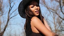 Fabiana Britto in versione cowgirl: il lato B della tifosa del Milan è da impazzire