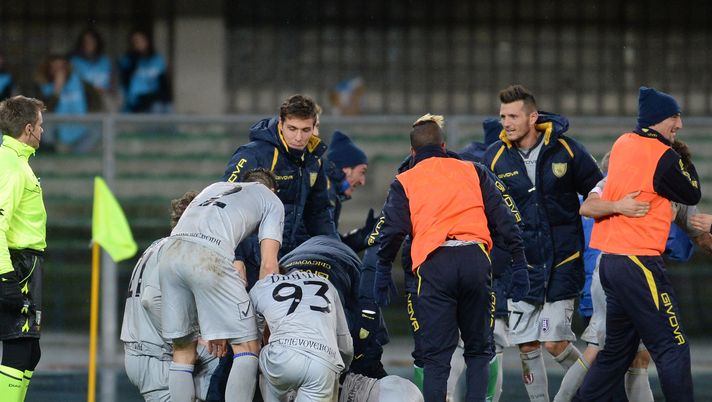 VERONA, ITALY - NOVEMBER 23: Dejan Lazarevic of AC Chievo Verona with his tem - mates celebrates after scoring his opening goal during the Serie A match between Hellas Verona FC and AC Chievo Verona at Stadio Marc'Antonio Bentegodi on November 23, 2013 in Verona, Italy. (Photo by Dino Panato/Getty Images) VERONA, ITALY - NOVEMBER 23: Dejan Lazarevic of AC Chievo Verona with his tem - mates celebrates after scoring his opening goal during the Serie A match between Hellas Verona FC and AC Chievo Verona at Stadio Marc'Antonio Bentegodi on November 23, 2013 in Verona, Italy. (Photo by Dino Panato/Getty Images)