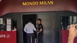 Milan, anche l’agente Pastorello è arrivato in sede | VIDEO