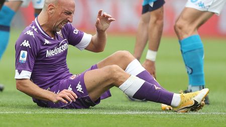 FLORENCE, ITALY - MAY 16: Franck Ribery of ACF Fiorentina reacts during the Serie A match between ACF Fiorentina and SSC Napoli at Stadio Artemio Franchi on May 16, 2021 in Florence, Italy. (Photo by Gabriele Maltinti/Getty Images) FLORENCE, ITALY - MAY 16: Franck Ribery of ACF Fiorentina reacts during the Serie A match between ACF Fiorentina and SSC Napoli at Stadio Artemio Franchi on May 16, 2021 in Florence, Italy. (Photo by Gabriele Maltinti/Getty Images)