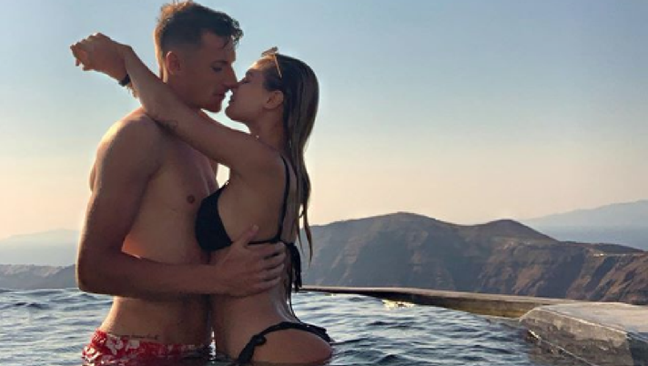 Pinamonti si gode le vacanze in compagnia della splendida Nicole: la cornice è da sogno 