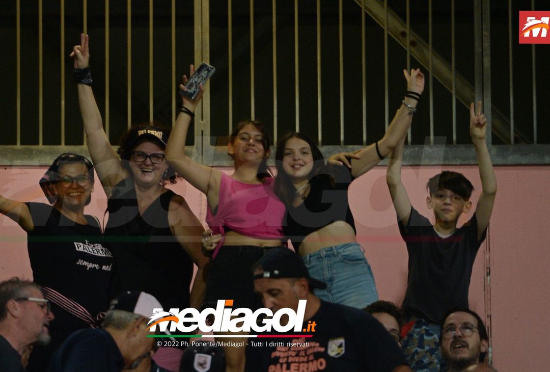 FOTOTIFO, Palermo-Genoa 1-0: i tifosi allo stadio “Renzo Barbera” (Gallery) - immagine 8