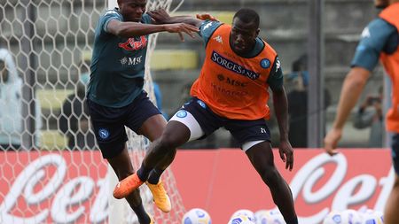 CASTEL DI SANGRO, ITALY - SEPTEMBER 01: Kalidou Koulibaly , Vìctor Osimhen of Napoli during SSC Napoli Training Camp on September 01, 2020 in Castel di Sangro, Italy. (Photo by SSC NAPOLI/SSC NAPOLI via Getty Images) CASTEL DI SANGRO, ITALY - SEPTEMBER 01: Kalidou Koulibaly , Vìctor Osimhen of Napoli during SSC Napoli Training Camp on September 01, 2020 in Castel di Sangro, Italy. (Photo by SSC NAPOLI/SSC NAPOLI via Getty Images)