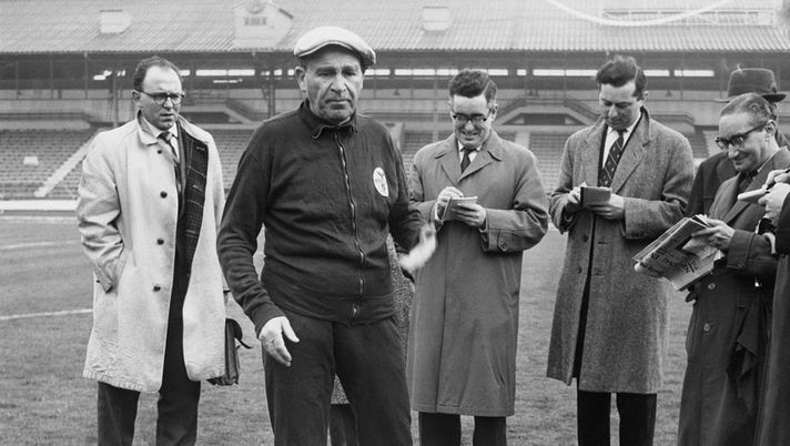 La maledizione di Bela Guttmann sul Benfica è ancora in corso, l'anatema mai lanciato da Inzaghi sulla maglia numero 9 del Milan ste per concludersi... La maledizione di Bela Guttmann sul Benfica è ancora in corso, l'anatema mai lanciato da Inzaghi sulla maglia numero 9 del Milan ste per concludersi...