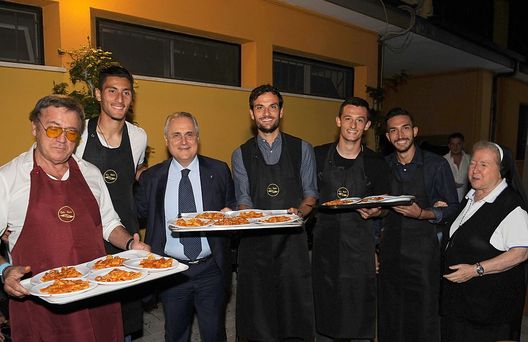 (Photo by Getty Images/Getty Images) Lazio, Suor Paola: è sempre derby: “Se non vinci mai niente e poi vinci qualcosina…”- immagine 2