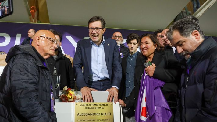 GERMOGLI PH: 9 NOVEMBRE 2022 FIRENZE STADIO ARTEMIO FRANCHI SERIE A FIORENTINA VS SALERNITANA NELLA FOTO TARGA IN TRIBUNA STAMPA IN MEMORIA DI ALESSANDRO CICCIO RIALTI Franchi, nuova targa in ricordo di Ciccio Rialti - immagine 1