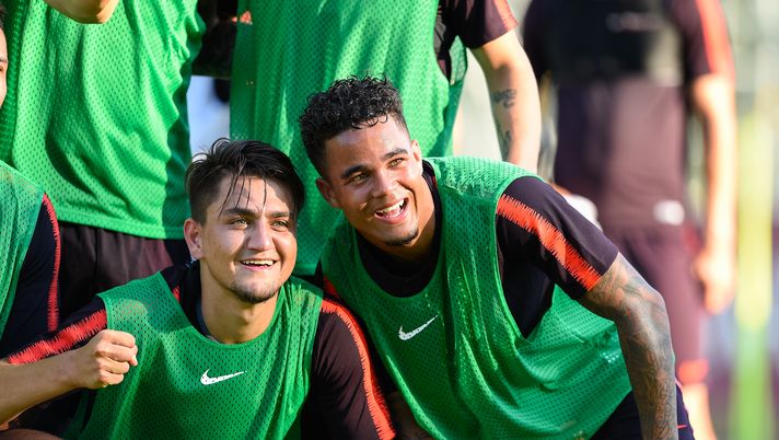 ESCLUSIVA AS ROMA
Foto Fabio Rossi/AS Roma/LaPresse
09/07/2018 Roma (Italia)
Sport Calcio
Allenamento AS Roma
Nella foto: Cengiz Under, Justin Kluivert
Photo Fabio Rossi/AS Roma/LaPresse
09/07/2018 Rome - Italy
AS Roma training session
In the pic: Cengiz Under, Justin Kluivert ESCLUSIVA AS ROMA
Foto Fabio Rossi/AS Roma/LaPresse
09/07/2018 Roma (Italia)
Sport Calcio
Allenamento AS Roma
Nella foto: Cengiz Under, Justin Kluivert
Photo Fabio Rossi/AS Roma/LaPresse
09/07/2018 Rome - Italy
AS Roma training session
In the pic: Cengiz Under, Justin Kluivert