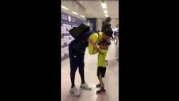 Cristiano Ronaldo, bimbo esulta col ‘Siuu’ e lui gli dà un bacio | VIDEO