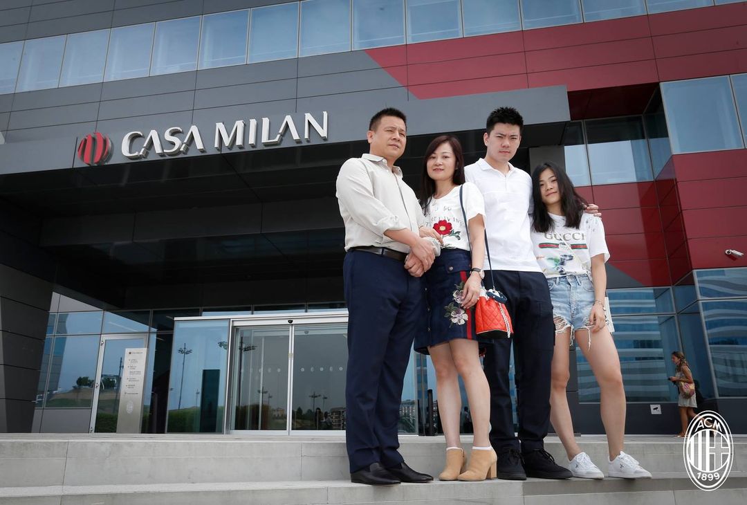 GALLERY – Yonghong Li in visita a Casa Milan - immagine 12